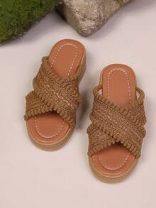 1双儿童/青少年编织镂空纹理厚底交叉绑带休闲沙滩凉鞋 - 棕色 - 查看 2