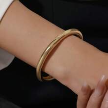 1 chiếc vòng tay vàng bản rộng, thiết kế hình học sang trọng, phóng khoáng kiểu cổ điển dành cho nữ, vòng tay/lắc tay nhiều lớp hình giọt nước bất đối xứng dày dặn, thích hợp để đeo hàng ngày và làm quà tặng. - Vàng - Xem 8