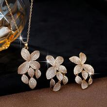 Bộ trang sức 2 món sang trọng, thanh lịch gồm dây chuyền và bông tai hình hoa, hộp quà trang sức cao cấp phù hợp cho kỷ niệm, sinh nhật, dành cho phụ nữ. - T41199 - Xem 5
