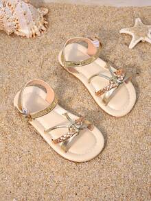 1 Pair Of Girls' Gold Brown Color Blocked Sandals, With A Metal Upper And A Clip On Design, Woven Straps And Open Toe Style, Flat And Comfortable, Versatile And Exquisite Style For Girls' Shoes, Suitable For Weekend Shopping And Outdoor Garden Trips - Gold - View 8