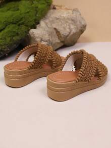 1双儿童/青少年编织镂空纹理厚底交叉绑带休闲沙滩凉鞋 - 棕色 - 查看 3