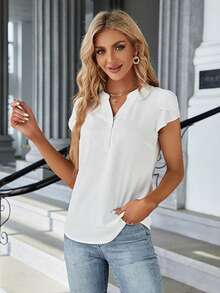 Camisa de mujer de manga corta con cuello en V sólido y abotonadura, con mangas con volantes - Blusa de negocios casuales minimalista adecuada para la oficina, el hogar y el uso diario, esencial para primavera, verano y otoño - Blanco - Ver 7
