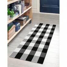 IOHOUZE Buffalo Plaid Checkered Rug 2x4.3 Ft Front Door Mats, Washable Area Rugs For Front Porch Decor, Spring Summer Welcome Mats Outdoor, Black White Rug For Farmhouse/Entryway/Home Entrance,One-Size,BlackandWhite2x44inchRectangular - 黑白2x44吋長方形 - 查看 3