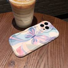Arte de mariposas pastel con líneas fluidas y etéreas. Esta elegante funda es compatible con los modelos  17, 16, 15, 14 Pro Max, 13, 12, 11, XR y XS Plus. Fabricada en silicona, ofrece protección contra golpes y caídas, además de una sensación superior. Es un regalo ideal para familiares, amigos y seres queridos, y una opción perfecta para Año Nuevo. - Blanco - Ver 2