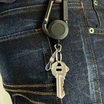 1 st. Hett säljande svart lättdraget plastklämma, infällbar lättdragen bergsklämma, bagageklämma, kreativ nyckelklämma, herrnyckelklämma, utomhusaktivitetsklämma, present till studenter och sjuksköterskor