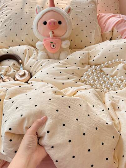 4Pcs Washable Double-Sided Black Small Dot Printed Duvet Cover Set (1 Duvet Cover, 1 Bed Sheet, 2 Pillowcases), Featuring A Simple And Fresh Printed Design, Soft And Skin-Friendly, Soothing Visual Fatigue, Suitable For All Seasons, With A Zipper Closure. Ideal For Hotel, Bedroom, Guest Room, And Dormitory Bedding Decoration. Hypoallergenic, Easy To Care For, Stylish And Lightweight, Breathable, Hypoallergenic, And Easy To Maintain.