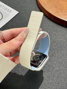 1条荔枝纹硅胶磁吸表带，兼容Apple Watch10/9/8/7/6/SE/5/4/3/2/1/Ultra2（49mm、46mm、45mm、41mm、44mm、40mm、42mm、38mm）