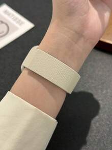 1条荔枝纹硅胶磁吸表带，兼容Apple Watch10/9/8/7/6/SE/5/4/3/2/1/Ultra2（49mm、46mm、45mm、41mm、44mm、40mm、42mm、38mm）