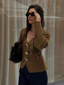 FOR BEAUTY 女款純色V領不對稱鈕扣針織開襟衫長袖上衣，時尚簡約優雅時髦休閒百搭慵懶風，適合日常通勤，毛衣外套，秋冬女裝，新年 - 焦糖棕 - 查看 3