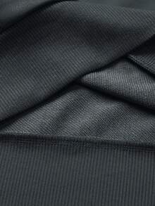 男士连帽长袖套头卫衣三件套，修身版型，印有意大利米兰图案。适合多种场合：日常休闲穿着、通勤、城市旅行或短途度假，以及与家人朋友聚会。也是送给男友或丈夫的绝佳礼物。