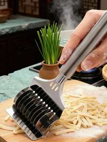 1pc 8.8 Inch Pasta Cutter, Stainless Steel Spaghetti Cutter, Handheld Dough Cutter, Pasta Extruder, Italian Pasta Maker, Pasta Lattice Roller, Kitchen Cooking Handheld Dough Cutter (Random Color And Style)