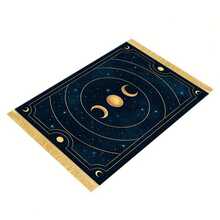 1 件红色背景花卉藤蔓图案装饰垫,采用经典的红色底色,饰以蓝色和白色花卉藤蔓图案,融合了波斯复杂的设计和艺术装饰美学,色调丰富而庄严,适合神圣的仪式氛围。 - 彩色 - 查看 5