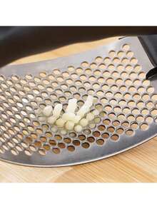 Stainless Steel Garlic Press, Manual Garlic Crusher, Multifunctional Kitchen Tool, Ideal For Mincing, Crushing And Chopping Garlic Cloves, Garlic Masher,Garlic Mincer Chopper - Multicolor - View 5