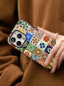 Azulejos florales coloridos que forman un diseño de pared con estampado. Esta elegante funda es compatible con los modelos  17, 16, 15, 14 Pro Max, 13, 12, 11, XR y XS Plus. Fabricada en silicona, ofrece protección contra golpes y caídas, además de una sensación superior. Es un regalo ideal para familiares, amigos y seres queridos, y una opción perfecta para Año Nuevo. - Blanco - Ver 8