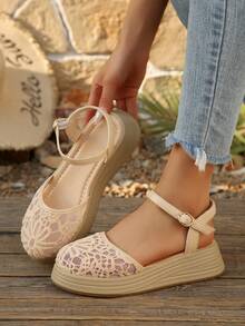 Teens' Platform Sandals With Hollow-Out Design. The Toe Area Features A Woven Design, The Heel Is Reinforced, And Adjustable Shoelaces Are Provided To Ensure A Secure Fit. The Comfortable And Lightweight Sole Is Suitable To Pair With Dresses, Skirts, Or Casual Outfits.