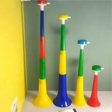 1个随机颜色啦啦队加油扩音器，可扩展设计，增强足球、篮球和户外活动的比赛氛围