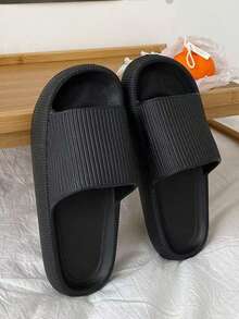 4-Jahreszeiten Mode Bestseller vielseitige Herren Slide Sandalen, EVA dicke Sohle weicher Boden Multifunktions Schuhe, einfaches vertikales Streifendesign mit einzelnem Loch, leicht & bequem für Innen/Außen, Badezimmer, Hausschuhe, Unisex Paare Lässig, Dusche, Lässig, Strandurlaub leichte Sandalen, komplett passende Fußbekleidung