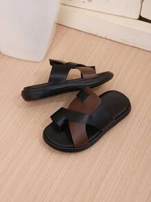 1双黑色和棕色加大码儿童交叉绑带坡跟凉鞋，PU材质，柔软防滑，圆头设计，轻便舒适，休闲百搭，适合5-15岁男孩女孩，居家、海滩、户外、夏季皆宜。 - 黑色 - 查看 9