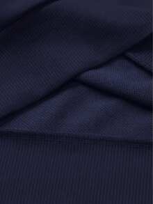 男士连帽长袖套头卫衣三件套，修身版型，印有意大利米兰图案。适合多种场合：日常休闲穿着、通勤、城市旅行或短途度假，以及与家人朋友聚会。也是送给男友或丈夫的绝佳礼物。