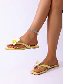 1双女士户外平底凉鞋，夏季款式，珍珠装饰，芙蓉花图案，露趾黄色度假拖鞋，百搭简约花卉人字拖凉鞋 - 黃色 - 查看 3