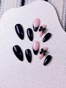 Bộ 10 miếng dán móng tay thủ công hình hạnh nhân màu đen, trang trí nơ, với đầu móng được sơn đen thủ công và điểm nhấn là nơ ruy băng đen. Thanh lịch, lãng mạn nhưng tối giản, bộ dán móng này toát lên vẻ sang trọng, gợi cảm và nhẹ nhàng. Thích hợp cho sử dụng hàng ngày, hẹn hò, xem hòa nhạc và các dịp kinh doanh nhẹ nhàng, một món quà tuyệt vời dành cho phụ nữ và các cô gái. - Nhiều màu - Xem 5