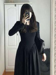 New For Early Fall: Women's French Hepburn Black Long Dress: Long Sleeves For Cold Protection, A-Line Figure-Shaping, High Waist For Longer Legs, Elegant For Commuting, Korean-Inspired Details, Can Be Worn Inside Or On Its Own, A Simple Black Fall Staple - 黑色 - 查看 1