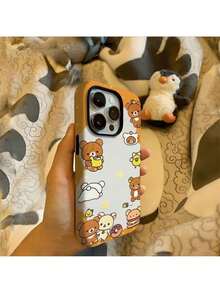 La funda de teléfono mate 2 en 1 con diseño de oso relajado para otoño e invierno es adecuada para iPhone 16, 16 Pro Max, 15, 15 Pro Max, 14, 14 Pro Max, 13, 13 Pro Max, 12, 12 Pro Max, 11 y 11 Pro Max.Tiene un acabado mate con grandes orificios para protección contra caídas, lo que lo convierte en un regalo perfecto para Navidad, Año Nuevo y Pascua, una opción ideal para familiares y amigos. - Blanco - Ver 4