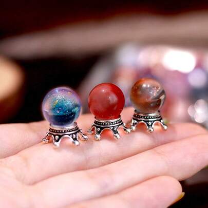 1套/6套 1:12比例娃娃屋魔法主题水晶球+底座套装。这些做工精良的迷你水晶球非常适合装饰娃娃屋、作为迷你花园装饰或作为微型摄影道具。