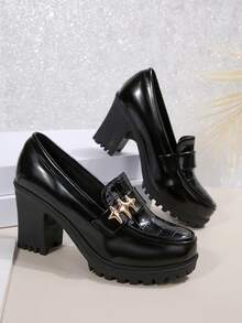Sepatu Loafer Wanita Hitam Mengkilap dengan Hiasan Gesper Bintang, Sol Tebal Anti Selip, Cocok untuk Dipakai Sehari-hari ke Kantor dan Perjalanan ke Kantor - Hitam - View 4
