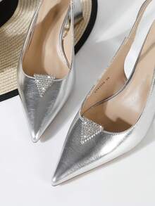 一对精致金属铜锌合金镶钻小三角设计可拆卸鞋夹，适合搭配各种女鞋 - 銀色 - 查看 7