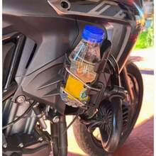 可旋转折叠式摩托车和电动车水杯架 - 无需电源，便携式设计，带安全夹，适用于自行车/汽车，抓力强，坚固耐用，塑料材质，是户外骑行的理想之选。