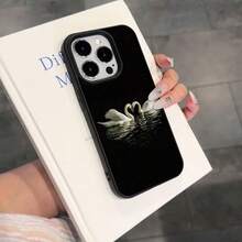 1个TPU材质优雅黑底白天鹅拥抱图案手机壳，兼容 17 Pro Max/17/16 Pro Max/15/13/12/11、S20 FE/A15/S24/A55，兼容红米Note 11/12/13 Pro，全包防摔软壳保护套，国际版，非国内版 - 黑色 - 查看 3