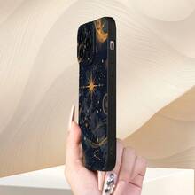Una funda de teléfono personalizada, creativa y elegante que muestra elementos románticos y soñadores del universo, como estrellas y la luna, lo que la convierte en el regalo de cumpleaños perfecto tanto para hombres como para mujeres.Diseño a prueba de golpes y anticaídas, resistente a las manchas y duradero, compatible con múltiples s, incluyendo el  17.17 Pro...17 Pro Max...17 Agua. 16.16 Pro...16 Pro Máx.16 más.. 15.15 Pro Max...15 Pro...15 más.. 14.14 Pro...14 más..14 Pro Max... 13.13 Pro...13 Pro Max...12.12 Pro...12 Pro Max...11.11 Pro...11 Pro Máx.XR.X.XS.XS máx.Se.MiNi, es una opción de moda para amigas y novias. - Negro 2989 - Ver 7