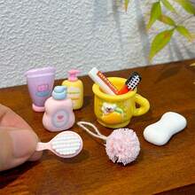 Exquisito juego de baño en miniatura para casa de muñecas, que incluye cepillo de dientes en miniatura, pasta de dientes, vaso, gel de ducha, bola de baño, jabón, champú, limpiador facial y cepillo corporal. Estos delicados modelos en miniatura de baño para casa de muñecas también son excelentes accesorios de fotografía. - Multicolor - Ver 5