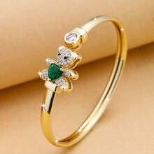 这款时尚可爱的绿色小熊锆石开口手镯是送给您爱人和母亲的珠宝礼物，也是日常佩戴的热门配饰。 - 綠色 - 查看 4