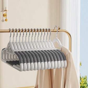 15/5 st högkvalitativa halkfria galgar, dubbelfunktionella våt- och torrgalgar, platsbesparande, två inbyggda krokar, 360 graders roterbara krokar, robusta och hållbara, lämpliga för kavajer, linnen, ytterkläder, rockar, jackor, klänningar, byxor, skor, jeans, stövlar, kjolar, perfekta garderobsartiklar, rumsdekoration, heminredning