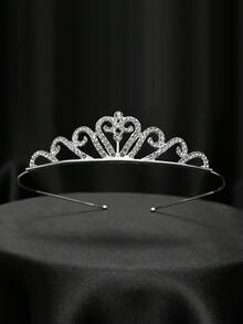 1件时尚优雅水晶皇冠头饰，适合女性日常装饰、服装搭配、约会、派对、节日礼物、新娘团队、婚礼装饰、角色扮演配饰、道具和服装、新娘头箍、锌合金头箍、闪亮字母设计、镶嵌水晶，璀璨夺目，轻盈材质，呵护肌肤。 - 銀色 - 查看 8