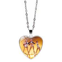 K-Pop Girl Group Heart Necklace Pendant, Cross-Border Popular Anime Cartoon Peach Heart Sweater Chain Accessory