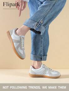 Flipark 1 para damskich trampek casualowych, białe, model 2026, nowość, płaskie buty sportowe, wygodne i modne, odpowiednie do noszenia na co dzień, na imprezy i zawody