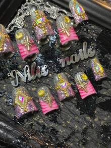 10片装短鸭子美甲亚克力套装，粉色、紫色、银色美甲，粉紫色法式美甲，3D立体钢珠、星星、贝壳和彩色美甲宝石装饰设计，全覆盖式按压美甲贴片，手绘几何图案，非常适合女性和女孩在仪式、日常、派对和情人节等场合使用，是送给女性的绝佳礼物，套装包含1个迷你指甲锉和1个双面胶标签。 - 彩色 - 查看 5