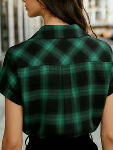Camisa Xadrez Verde de Manga Curta com Gola para Mulheres - Camisa Xadrez Bicolor Clássica, Adequada para Escritório, Trabalho, Casa e Uso Diário na Primavera, Verão e Férias de Outono - Verde Escuro - Visão 3