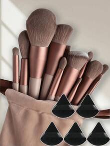 18 Stücke Make-up Pinsel Set, inklusive 5 schwarze Dreieck Puder Puffs (geeignet für lose Puder) aus Kristallsamt mit kurzen Haaren, weich und sehr haftend; enthält auch 13 Make-up Pinsel, weich und flauschig, professionelle Make-up Werkzeuge wie Foundation Pinsel, Puder Pinsel, Lidschatten Blending Pinsel, etc., Geschenkartikel - Verschiedenfarbig - Übersicht 1