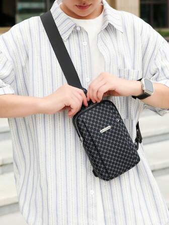 תיק חזה לגברים 1pc, תיק מרובע מעור PU עם רצועה מתכווננת, עמיד בפני שריטות ובלאי, נרתיק לדרכון, כסף, כרטיס זיהוי, כרטיס אשראי, קל משקל, לנסיעות עסקיות, צבע אחיד, מתנה לחבר