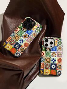 Azulejos florales coloridos que forman un diseño de pared con estampado. Esta elegante funda es compatible con los modelos  17, 16, 15, 14 Pro Max, 13, 12, 11, XR y XS Plus. Fabricada en silicona, ofrece protección contra golpes y caídas, además de una sensación superior. Es un regalo ideal para familiares, amigos y seres queridos, y una opción perfecta para Año Nuevo. - Blanco - Ver 4