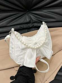 这款可爱百搭的斜挎包饰有蝴蝶结和珍珠，采用尼龙拉链和可调节肩带，适合日常使用、上学、旅行，可轻松收纳日常必需品。这款多功能单品时尚前卫，可轻松搭配各种风格和场合。 - 白色 - 查看 11