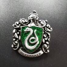Warner Bros 1枚哈利波特学院胸针，格兰芬多、斯莱特林、霍格沃茨，金属材质，角色扮演别针