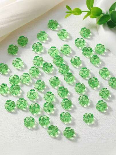 50 st. akrylklöver St. Patrick's Day-dekorationer - 3D-akrylklöverpärlor, vibrerande gröna fyrklöver för att göra lyckosmycken, armband, halsband, örhängen och blomsterpyssel