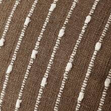 1 chiếc vỏ gối trang trí bằng vải jacquard màu nâu cà phê (không kèm ruột gối), chất liệu nhung mềm mại, hiện đại, họa tiết sọc, thích hợp cho ghế sofa, phòng ngủ, phòng khách, phòng trưng bày, trang trí nhà cửa, sử dụng được quanh năm. - Cà phê nâu - Xem 4