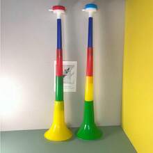 1个随机颜色啦啦队加油扩音器，可扩展设计，增强足球、篮球和户外活动的比赛氛围