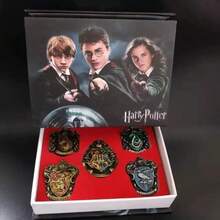 Warner Bros 1枚哈利波特学院胸针，格兰芬多、斯莱特林、霍格沃茨，金属材质，角色扮演别针